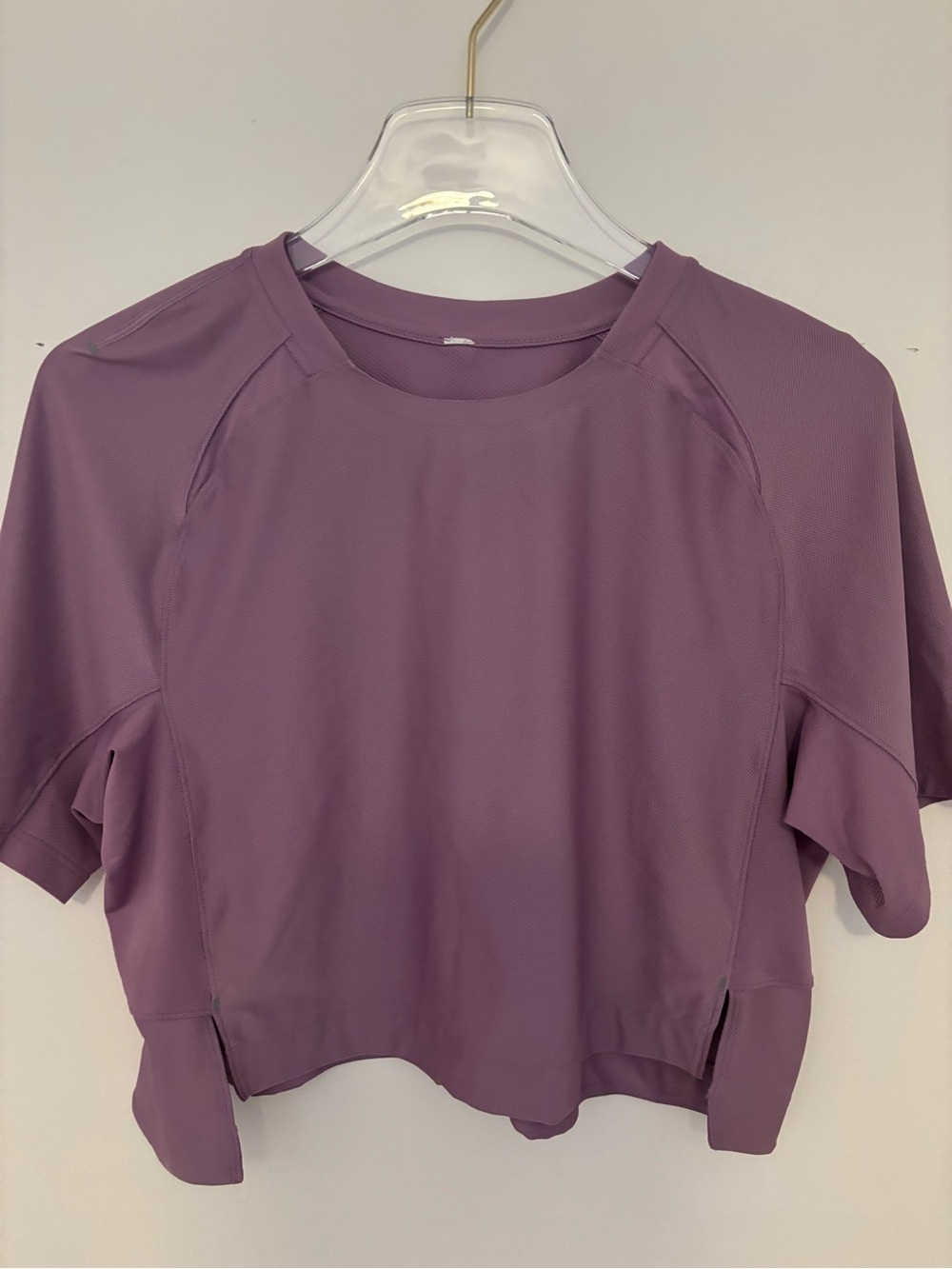 Lululemon Mesh Back Cropped Train T-Shirt Wisteria Purple Size 6 Medium EUC
